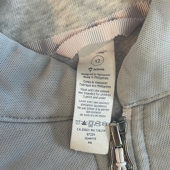 Ivivva - Lululemon - LIKE NEW Gray Full-Zip Jacket with Soft Knit Material - Picture 2 of 8
